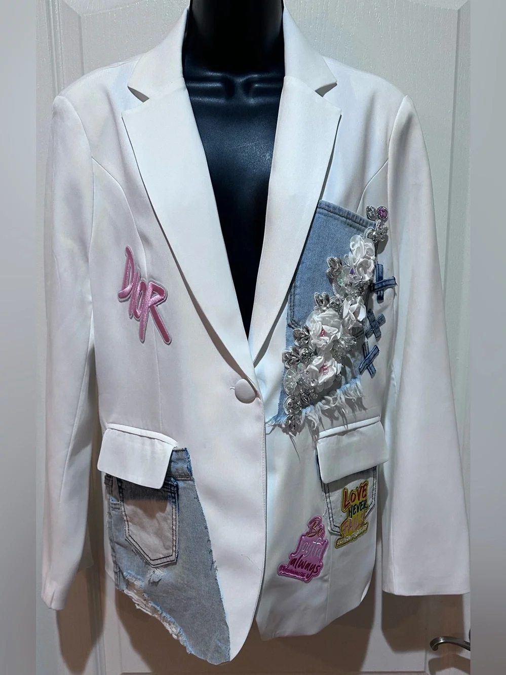Upcycled Designer-Inspired White Embellished Patch Blazer size L - Picture 4 of 5